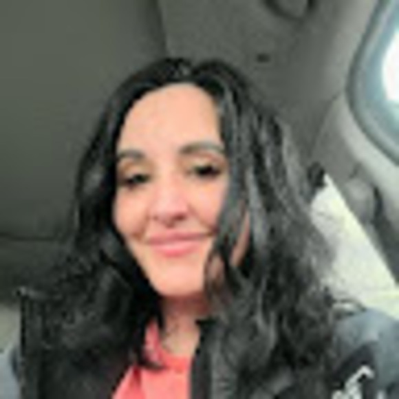 Meet your Posher, Nicole - Picture 1 of 1